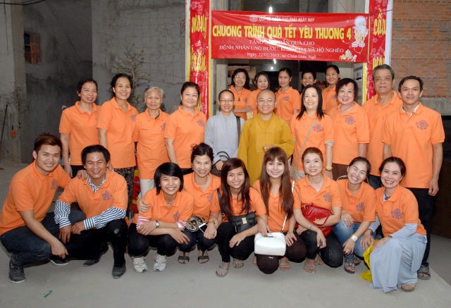 Quỹ Đạo Phật Ngày Nay: Trao tặng quà Tết yêu thương lần thứ 4 tại Chùa Giác Ngộ