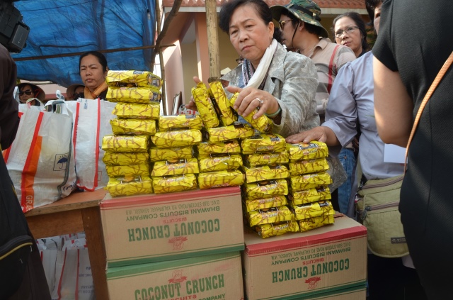 Quỹ Đạo Phật Ngày Nay: Hỗ trợ Tăng Ni du học và ủng hộ cho người nghèo tại Ấn Độ