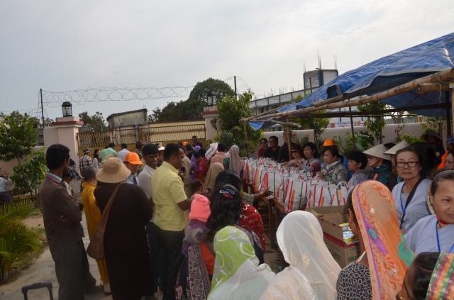 Quỹ Đạo Phật Ngày Nay: Hỗ trợ Tăng Ni du học và ủng hộ cho người nghèo tại Ấn Độ