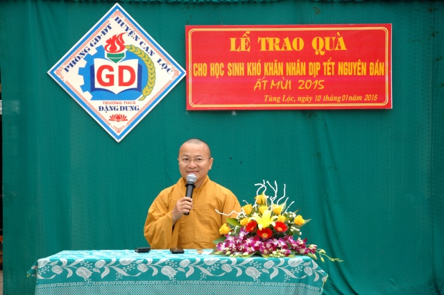 Quỹ Đạo Phật Ngày Nay: Tặng quà tại chùa Tượng Sơn và học sinh Trường THCS Đặng Dung - Hà Tĩnh