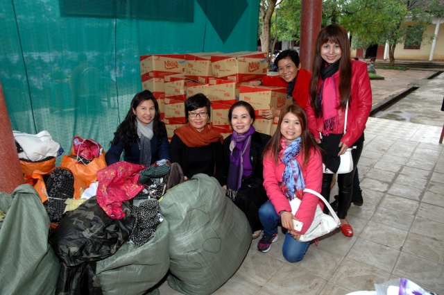 Quỹ Đạo Phật Ngày Nay: Tặng quà tại chùa Tượng Sơn và học sinh Trường THCS Đặng Dung - Hà Tĩnh