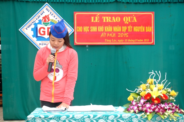 Quỹ Đạo Phật Ngày Nay: Tặng quà tại chùa Tượng Sơn và học sinh Trường THCS Đặng Dung - Hà Tĩnh
