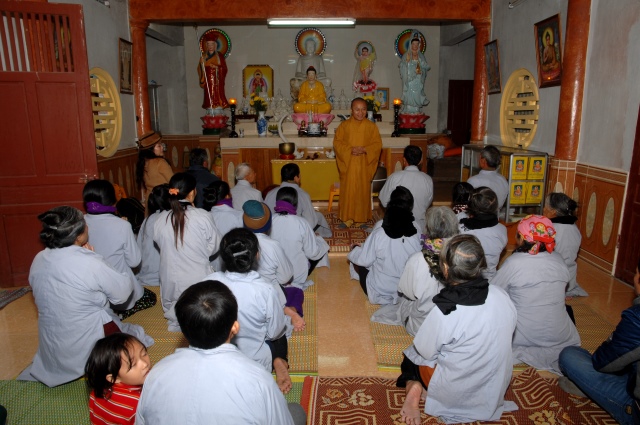 Quỹ Đạo Phật Ngày Nay: Tặng quà tại chùa Tượng Sơn và học sinh Trường THCS Đặng Dung - Hà Tĩnh