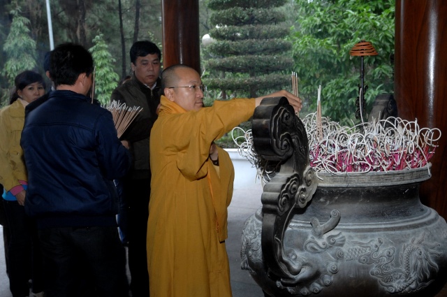 Quỹ Đạo Phật Ngày Nay: Tặng quà tại chùa Tượng Sơn và học sinh Trường THCS Đặng Dung - Hà Tĩnh
