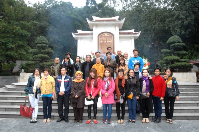 Quỹ Đạo Phật Ngày Nay: Tặng quà tại chùa Tượng Sơn và học sinh Trường THCS Đặng Dung - Hà Tĩnh