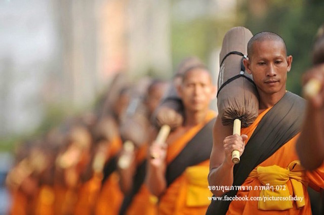 Chùm ảnh: Hàng vạn vị Tăng sĩ hạnh Đầu đà cuộc hành hương giữa lòng Bangkok, Thái Lan