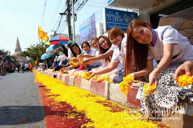 Chùm ảnh: Hàng vạn vị Tăng sĩ hạnh Đầu đà cuộc hành hương giữa lòng Bangkok, Thái Lan