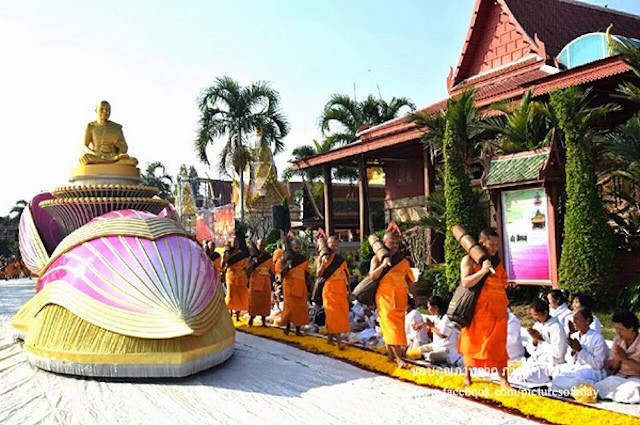 Chùm ảnh: Hàng vạn vị Tăng sĩ hạnh Đầu đà cuộc hành hương giữa lòng Bangkok, Thái Lan