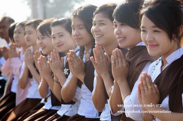 Chùm ảnh: Hàng vạn vị Tăng sĩ hạnh Đầu đà cuộc hành hương giữa lòng Bangkok, Thái Lan