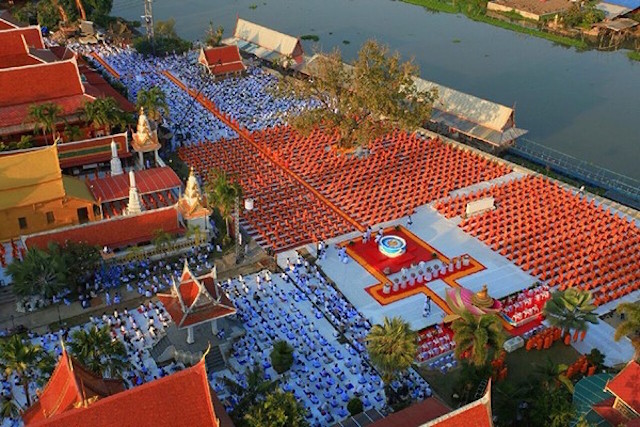 Chùm ảnh: Hàng vạn vị Tăng sĩ hạnh Đầu đà cuộc hành hương giữa lòng Bangkok, Thái Lan