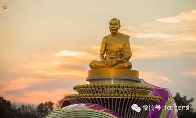 Chùm ảnh: Hàng vạn vị Tăng sĩ hạnh Đầu đà cuộc hành hương giữa lòng Bangkok, Thái Lan