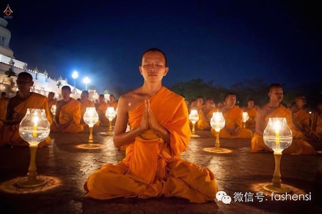 Chùm ảnh: Hàng vạn vị Tăng sĩ hạnh Đầu đà cuộc hành hương giữa lòng Bangkok, Thái Lan