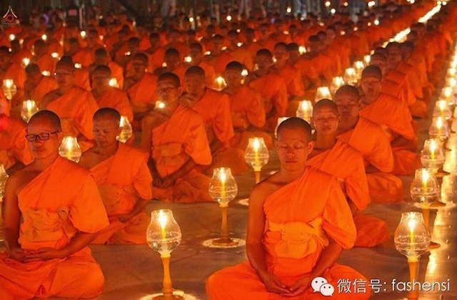 Chùm ảnh: Hàng vạn vị Tăng sĩ hạnh Đầu đà cuộc hành hương giữa lòng Bangkok, Thái Lan