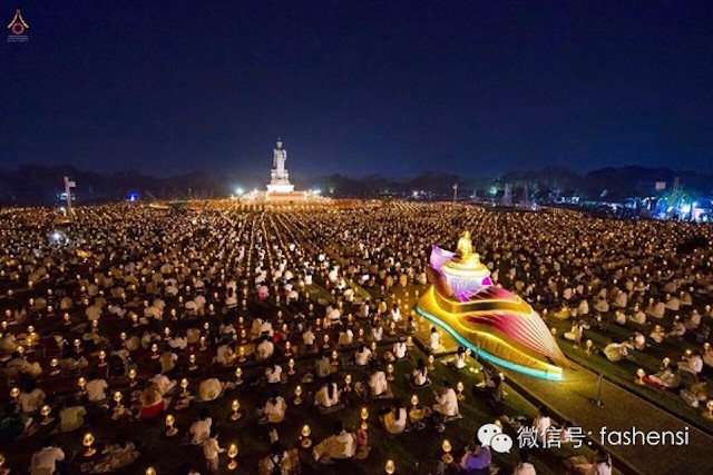 Chùm ảnh: Hàng vạn vị Tăng sĩ hạnh Đầu đà cuộc hành hương giữa lòng Bangkok, Thái Lan