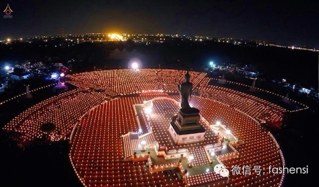 Chùm ảnh: Hàng vạn vị Tăng sĩ hạnh Đầu đà cuộc hành hương giữa lòng Bangkok, Thái Lan