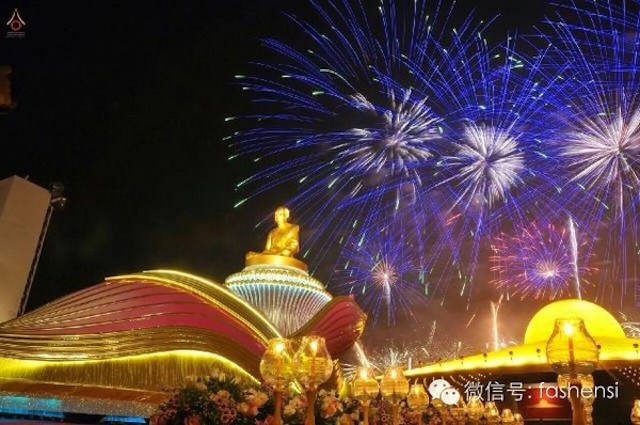 Chùm ảnh: Hàng vạn vị Tăng sĩ hạnh Đầu đà cuộc hành hương giữa lòng Bangkok, Thái Lan