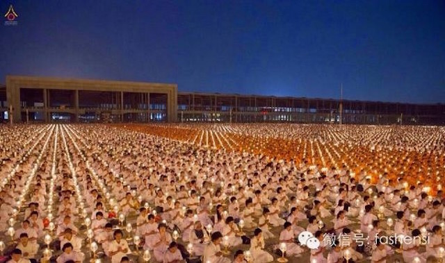 Chùm ảnh: Hàng vạn vị Tăng sĩ hạnh Đầu đà cuộc hành hương giữa lòng Bangkok, Thái Lan