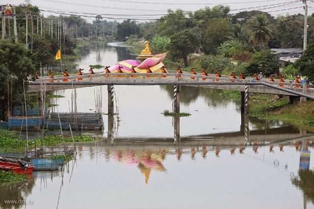 Chùm ảnh: Hàng vạn vị Tăng sĩ hạnh Đầu đà cuộc hành hương giữa lòng Bangkok, Thái Lan