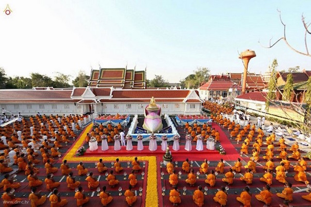 Chùm ảnh: Hàng vạn vị Tăng sĩ hạnh Đầu đà cuộc hành hương giữa lòng Bangkok, Thái Lan