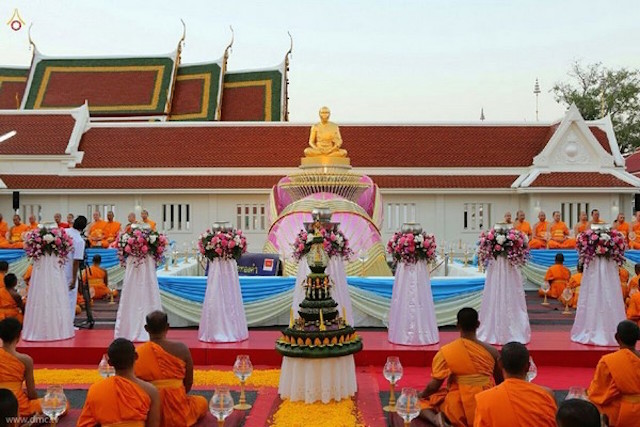 Chùm ảnh: Hàng vạn vị Tăng sĩ hạnh Đầu đà cuộc hành hương giữa lòng Bangkok, Thái Lan