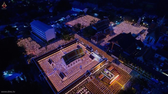 Chùm ảnh: Hàng vạn vị Tăng sĩ hạnh Đầu đà cuộc hành hương giữa lòng Bangkok, Thái Lan