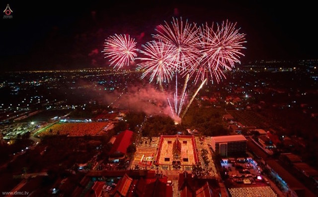 Chùm ảnh: Hàng vạn vị Tăng sĩ hạnh Đầu đà cuộc hành hương giữa lòng Bangkok, Thái Lan