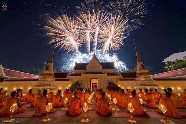 Chùm ảnh: Hàng vạn vị Tăng sĩ hạnh Đầu đà cuộc hành hương giữa lòng Bangkok, Thái Lan