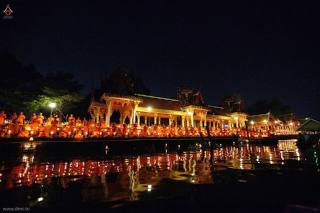 Chùm ảnh: Hàng vạn vị Tăng sĩ hạnh Đầu đà cuộc hành hương giữa lòng Bangkok, Thái Lan