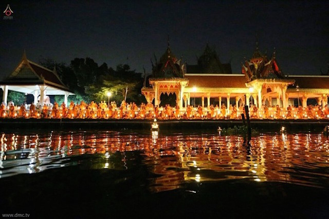 Chùm ảnh: Hàng vạn vị Tăng sĩ hạnh Đầu đà cuộc hành hương giữa lòng Bangkok, Thái Lan
