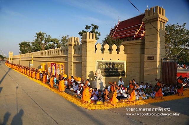 Chùm ảnh: Hàng vạn vị Tăng sĩ hạnh Đầu đà cuộc hành hương giữa lòng Bangkok, Thái Lan