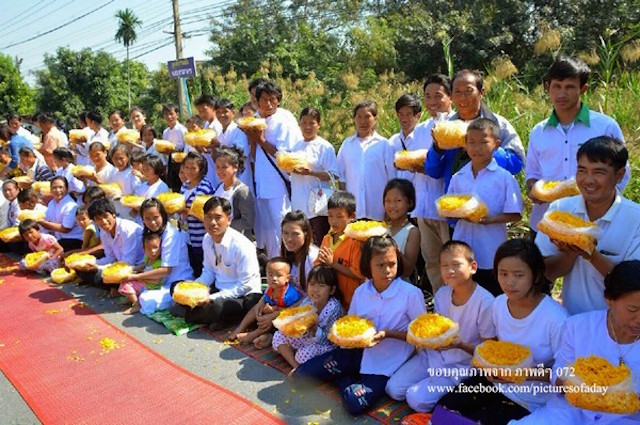 Chùm ảnh: Hàng vạn vị Tăng sĩ hạnh Đầu đà cuộc hành hương giữa lòng Bangkok, Thái Lan