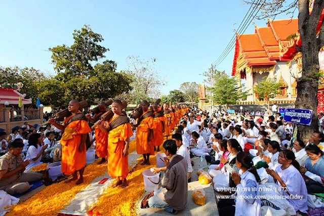 Chùm ảnh: Hàng vạn vị Tăng sĩ hạnh Đầu đà cuộc hành hương giữa lòng Bangkok, Thái Lan