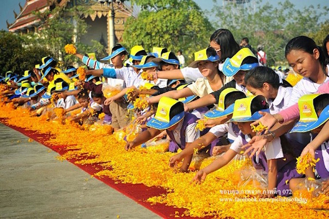 Chùm ảnh: Hàng vạn vị Tăng sĩ hạnh Đầu đà cuộc hành hương giữa lòng Bangkok, Thái Lan