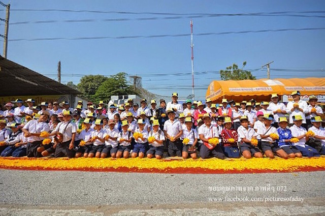 Chùm ảnh: Hàng vạn vị Tăng sĩ hạnh Đầu đà cuộc hành hương giữa lòng Bangkok, Thái Lan
