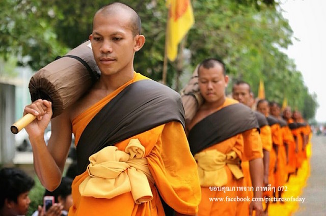 Chùm ảnh: Hàng vạn vị Tăng sĩ hạnh Đầu đà cuộc hành hương giữa lòng Bangkok, Thái Lan