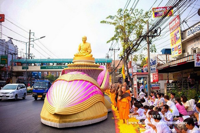 Chùm ảnh: Hàng vạn vị Tăng sĩ hạnh Đầu đà cuộc hành hương giữa lòng Bangkok, Thái Lan