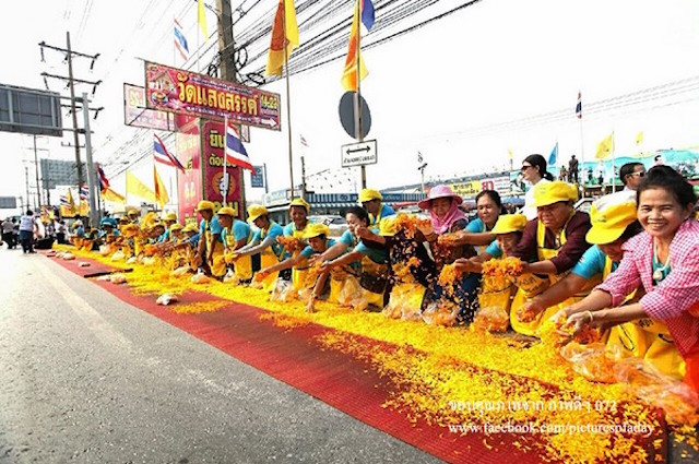 Chùm ảnh: Hàng vạn vị Tăng sĩ hạnh Đầu đà cuộc hành hương giữa lòng Bangkok, Thái Lan