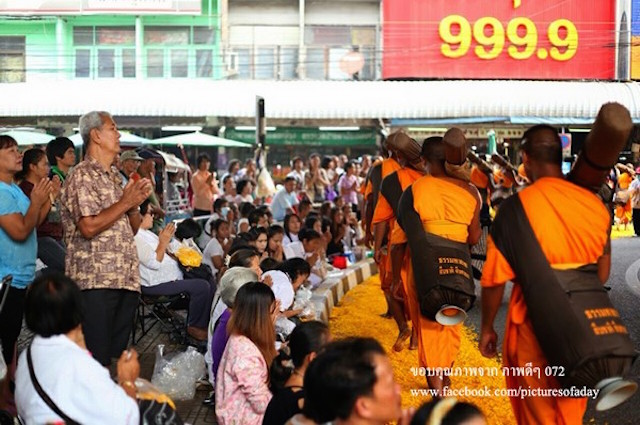 Chùm ảnh: Hàng vạn vị Tăng sĩ hạnh Đầu đà cuộc hành hương giữa lòng Bangkok, Thái Lan