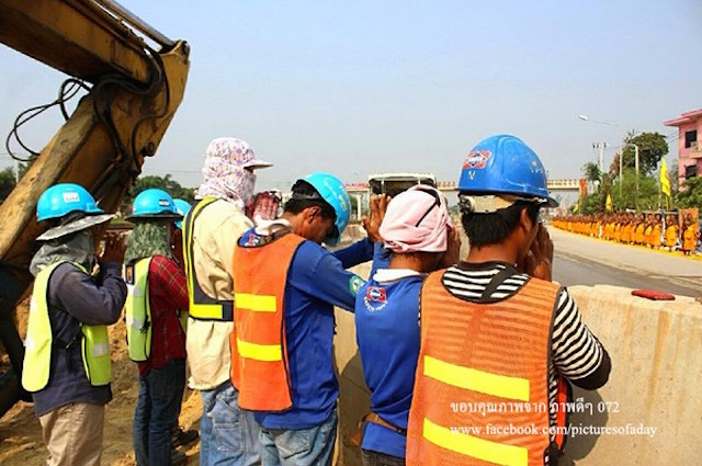 Chùm ảnh: Hàng vạn vị Tăng sĩ hạnh Đầu đà cuộc hành hương giữa lòng Bangkok, Thái Lan