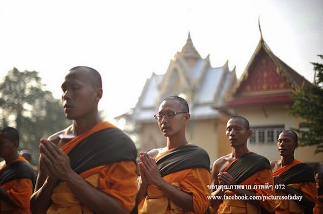 Chùm ảnh: Hàng vạn vị Tăng sĩ hạnh Đầu đà cuộc hành hương giữa lòng Bangkok, Thái Lan