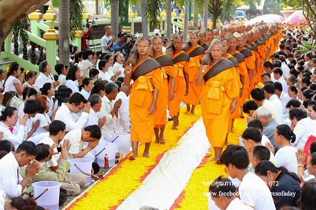 Chùm ảnh: Hàng vạn vị Tăng sĩ hạnh Đầu đà cuộc hành hương giữa lòng Bangkok, Thái Lan
