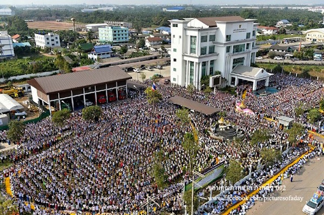 Chùm ảnh: Hàng vạn vị Tăng sĩ hạnh Đầu đà cuộc hành hương giữa lòng Bangkok, Thái Lan