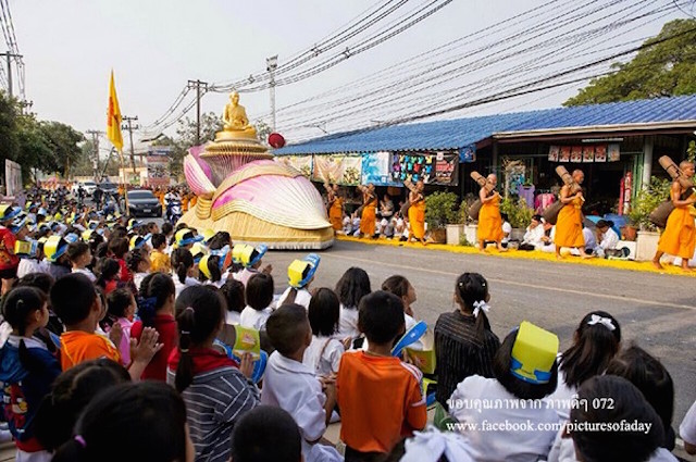 Chùm ảnh: Hàng vạn vị Tăng sĩ hạnh Đầu đà cuộc hành hương giữa lòng Bangkok, Thái Lan