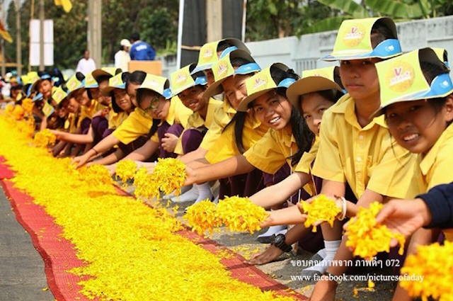 Chùm ảnh: Hàng vạn vị Tăng sĩ hạnh Đầu đà cuộc hành hương giữa lòng Bangkok, Thái Lan