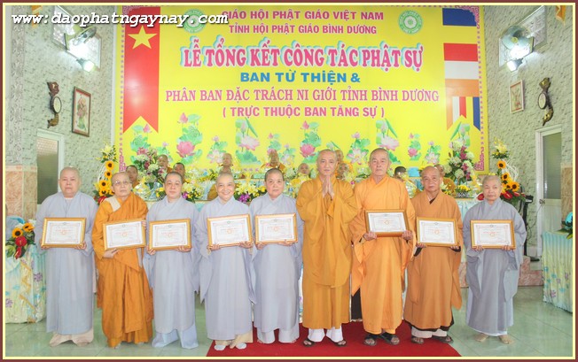 BÌNH DƯƠNG:     Lễ Tổng Kết Công Tác Phật Sự  Phân Ban Đặc Trách Ni Giới &amp; Ban Từ Thiện