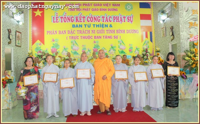 BÌNH DƯƠNG:     Lễ Tổng Kết Công Tác Phật Sự  Phân Ban Đặc Trách Ni Giới &amp; Ban Từ Thiện