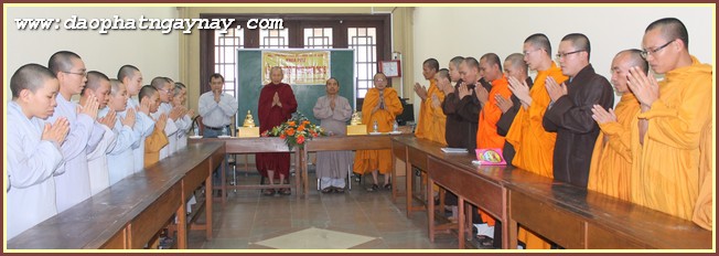 Học viện PGVN tại TP. HCM: Khoa Pali tặng học bổng cho Tăng Ni sinh