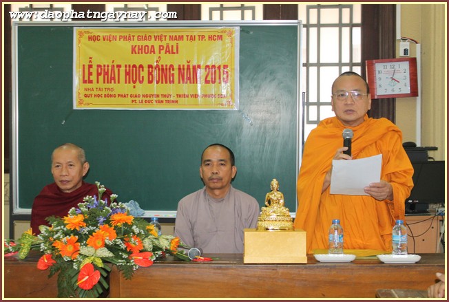 Học viện PGVN tại TP. HCM: Khoa Pali tặng học bổng cho Tăng Ni sinh