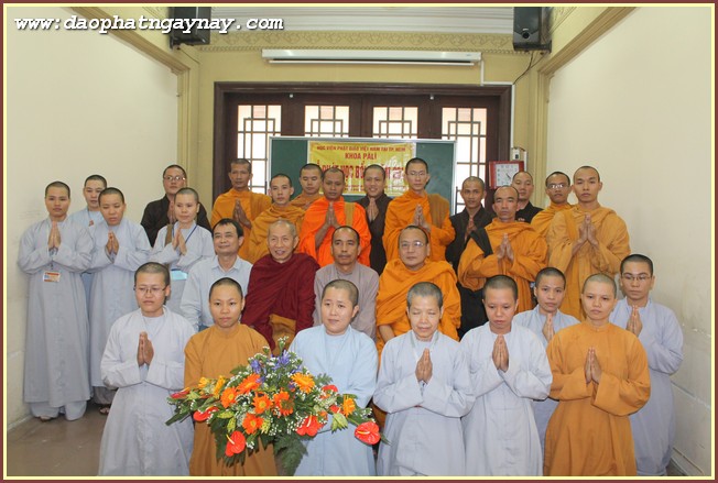 Học viện PGVN tại TP. HCM: Khoa Pali tặng học bổng cho Tăng Ni sinh