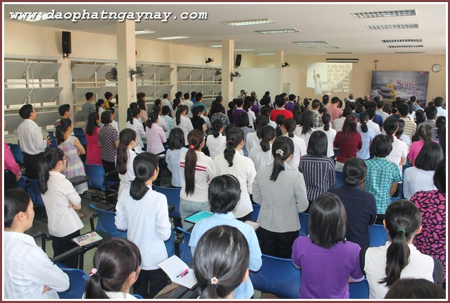 SC. Thích Nữ Hương Nhũ thuyết giảng tại nhà thờ Kitô giáo